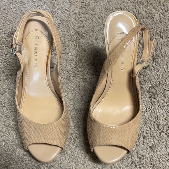 Gianni Bini Nude platform heels - Picture 2 of 5